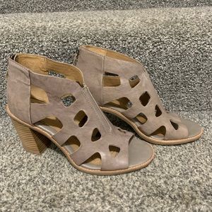 Sofft Paxia Cut Out Heels